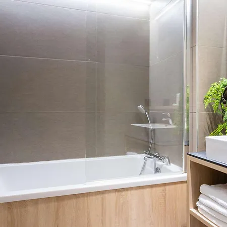 5 Pieces - - - 10 Pers - Fr-1-810-1 Apartment *